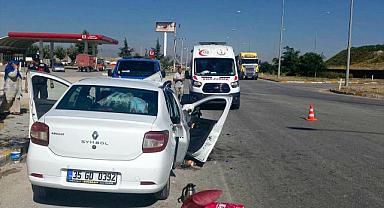 Afyonkarahisar'da beton direğe çarpan otomobildeki 1 kişi öldü, 2 kişi yaralandı