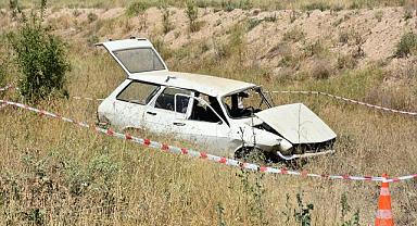 Afyonkarahisar'da devrilen otomobilden sağ çıkan sürücü, başka bir aracın çarpmasıyla öldü