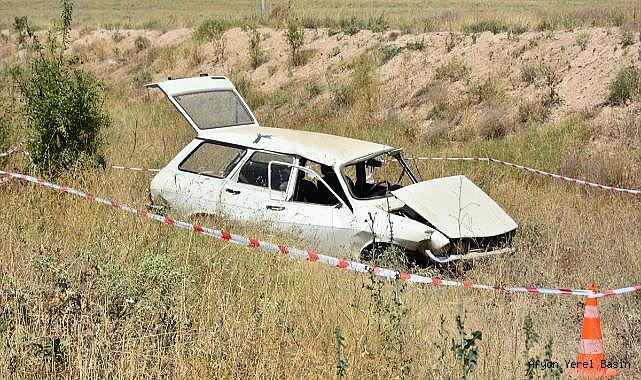 Afyonkarahisar'da devrilen otomobilden sağ çıkan sürücü, başka bir aracın çarpmasıyla öldü
