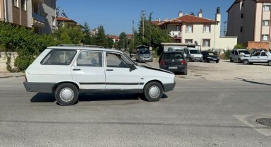 Afyonkarahisar'da iki otomobilin çarpışması sonucu 3 kişi yaralandı