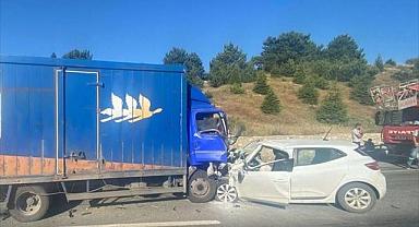 Afyonkarahisar'da kamyonet ile otomobilin çarpıştığı kazada 1 kişi öldü