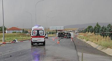 Afyonkarahisar'da midibüs ile kamyonet çarpıştı, 33 kişi yaralandı