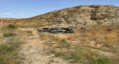 Afyonkarahisar'da şarampole devrilen otomobildeki 1 kişi öldü
