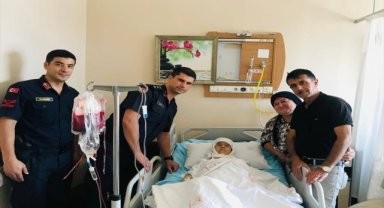 Aydın'da jandarma, şehit annesi için kan bağışında bulundu