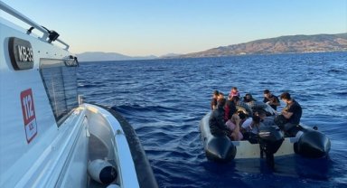 Bodrum açıklarında 25 düzensiz göçmen kurtarıldı, 13 düzensiz göçmen yakalandı
