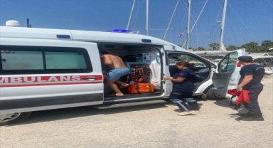 Datça açıklarındaki teknede yaralanan kişiye tıbbi tahliye