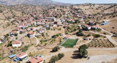 Demirci'de 2 halı saha hizmete açıldı