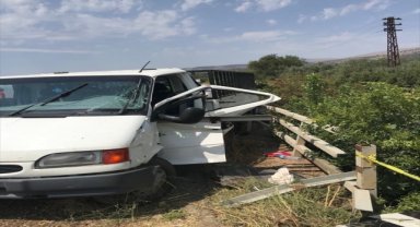 Denizli'de kamyonetin şarampole devrilmesi sonucu 1 kişi öldü, 5 kişi yaralandı