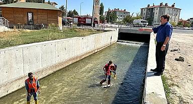 Dinar Belediyesi Temizlik Çalışmalarını Özveriyle Sürdürüyor