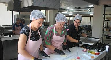 Emirdağ'ın Hünerli Kadınları Emirdağ Belediyesi Mutfak Atölyesinde