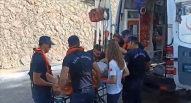 Fethiye açıklarındaki teknede yaralanan kişiye tıbbi tahliye