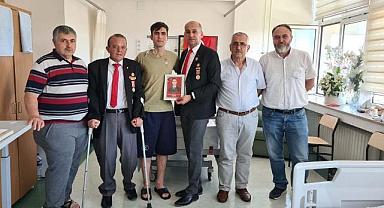 Gazi Çetin’e moral ziyareti