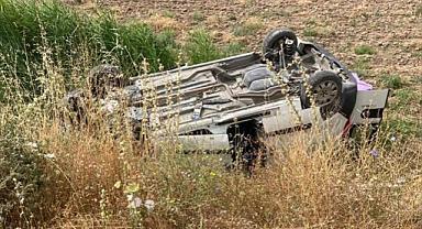 Hafif ticari araç şarampole devrildi, 1 kişi öldü, 1 kişi yaralandı