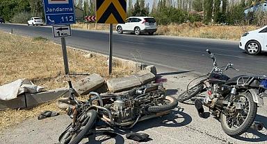 İki motosikletin çarpışması sonucu 1 kişi öldü 1 kişi yaralandı