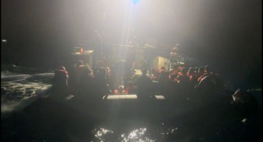 İzmir açıklarında 29 düzensiz göçmen kurtarıldı, 42 düzensiz göçmen yakalandı