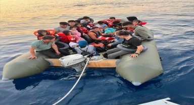 İzmir açıklarında 45 düzensiz göçmen kurtarıldı, 67 göçmen yakalandı