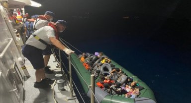 İzmir açıklarında geri itilen 58 düzensiz göçmen kurtarıldı, 35 göçmen yakalandı