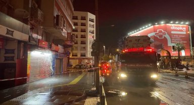 İzmir'de ana su borusu patladı