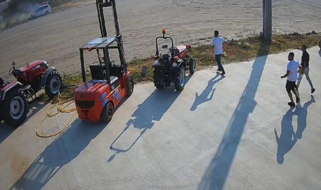 İzmir'de motosikletlinin ölümüne neden olan trafik kazası güvenlik kamerasında