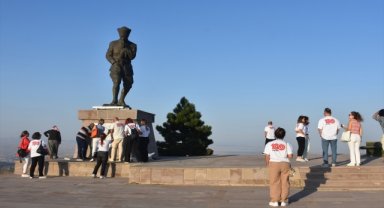 Koton gönüllüleri Kocatepe'yi ziyaret etti