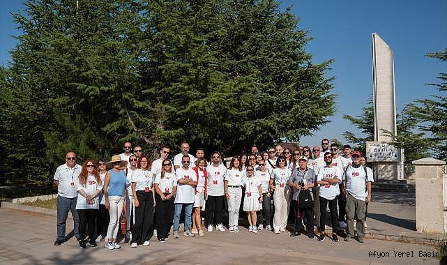 Koton gönüllüleri Kocatepe'yi ziyaret etti