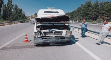 Kütahya'da iki işçi servisinin karıştığı kazada 7 kişi yaralandı