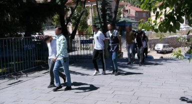 Kütahya'da uyuşturucu operasyonunda yakalanan 5 şüpheliden 2'si tutuklandı