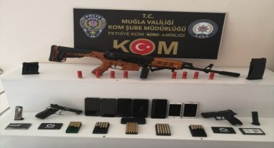 Muğla'da ruhsatsız silah bulundurdukları öne sürülen 5 kişi yakalandı