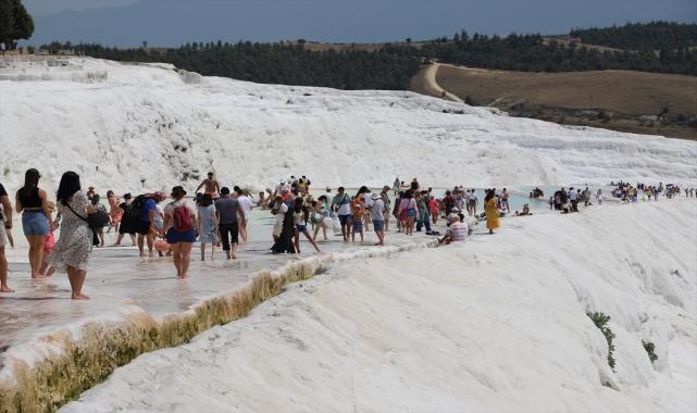 Pamukkale'yi yılbaşından bu yana 1 milyon 149 bini aşkın kişi ziyaret etti