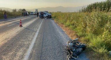 Söke'de hafif ticari araçla çarpışan motosikletin sürücüsü öldü
