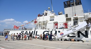 TCG Sancaktar, TCG Büyükada ve TCSG Umut İzmir'de ziyarete açıldı