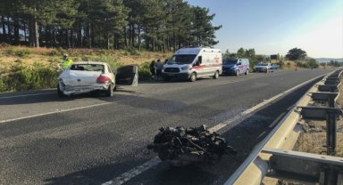 Uşak'ta bariyerlere çarpan otomobildeki 2 kişi öldü