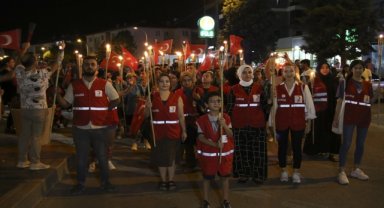 Uşak'ta Büyük Zafer'in 101. yıl dönümü dolayısıyla fener alayı yürüyüşü yapıldı