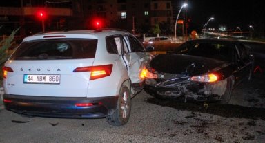 Uşak'ta iki otomobilin çarpıştığı kazada 3'ü çocuk 5 kişi yaralandı