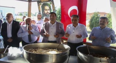 Uşak'ta muharrem ayı dolayısıyla aşure dağıtıldı