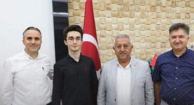 YKS TÜRKİYE BİRİNCİSİ EMRE EKİCİ´DEN BAŞKANIMIZA ZİYARET