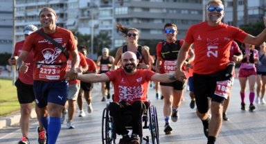11. Uluslararası 9 Eylül İzmir Yarı Maratonu koşuldu