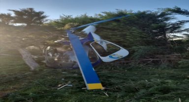 Afyonkarahisar'da bir helikopter otelin bahçesine inişte çarptığı ağaçların arasında kaldı