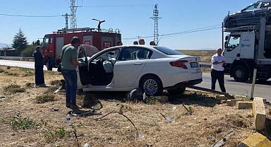 Afyonkarahisar'da iki otomobilin çarpıştığı kazada 5 kişi yaralandı