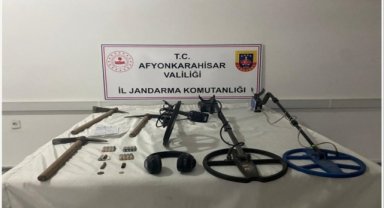 Afyonkarahisar'da kaçak kazı yapan 5 şüpheli yakalandı