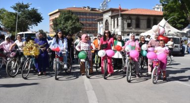 Afyonkarahisar'da "Süslü Kadınlar Bisiklet Turu" yapıldı