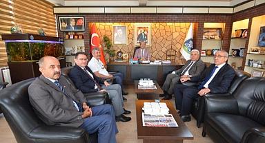 AFYONKARAHİSAR’DAN GELEN HEYET BAŞKAN DR. MUSTAFA ÇÖL’Ü MAKAMINDA ZİYARET ETTİ