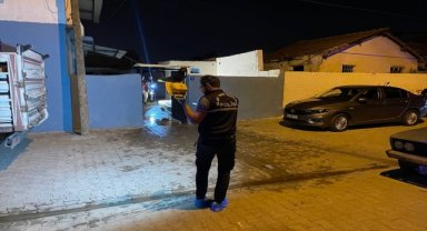 Aydın'da kovalama sonucu durdurulan otomobildeki şüpheli polisi bıçakla yaraladı