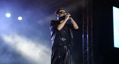 Aydın'ın kurtuluşunun 101. yıl dönümünde şarkıcı Sefo konser verdi