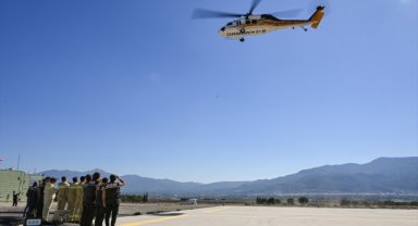 Baraj gölüne düşen helikopterde hayatını kaybedenlerin cenazeleri İzmir'den uğurlandı