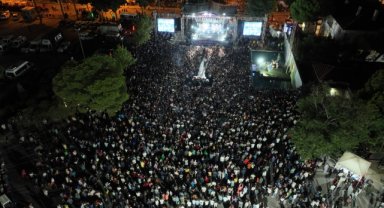 "Beşibiryerde Turizm ve Sanat Festivali"nde şarkıcı Emircan İğrek konser verdi