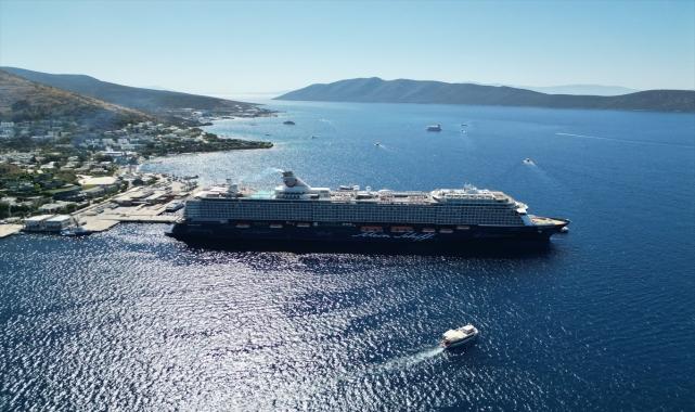 Bodrum'a "Mein Schiff 5" kruvaziyeriyle 2 bin 601 turist geldi