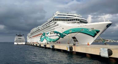 Bodrum'a "Norwegian Jade" kruvaziyeriyle 2 bin 513 yolcu geldi