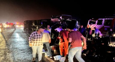 Denizli'de otobüsün minibüs ve hafif ticari araca çarpmasıyla 3 kişi öldü