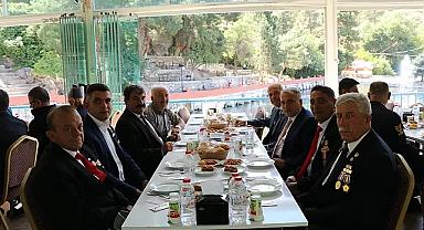 Dinar Belediyesinden Şehit Ailelerimiz ve Gazilerimize yemek ikramı